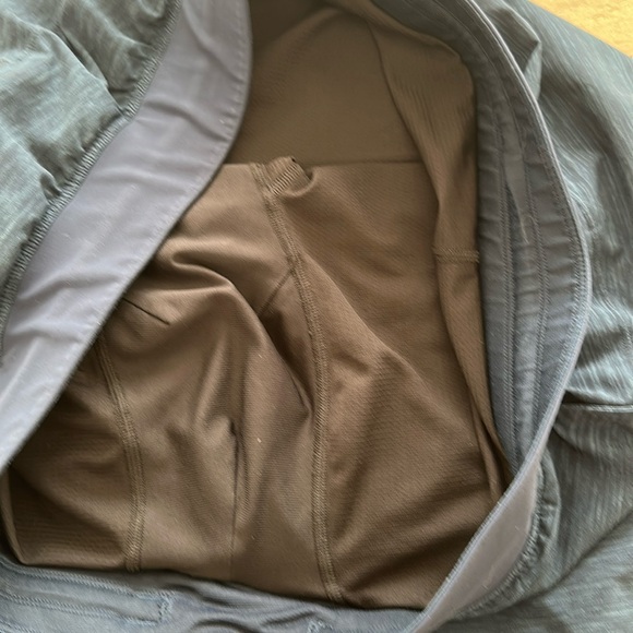 Lululemon T.H.E. Short 9" *Liner
Heather Allover Iron Blue True Navy XL - Picture 5 of 7